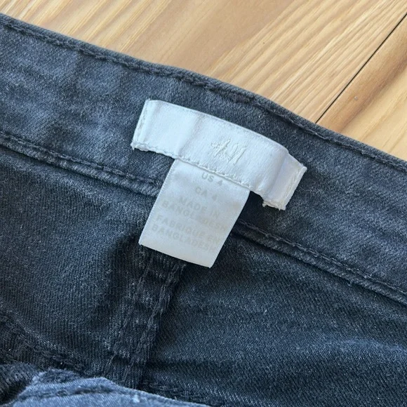 H&M Black Shorts - Picture 3 of 5